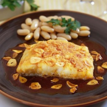 Bacalao "a la llauna" con habichuelas