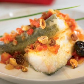 Bacalao con pasas y ciruelas