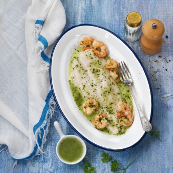 Filetes de merluza en salsa verde con gambas