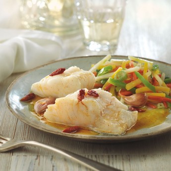 Bacalao confitado con juliana de verduras