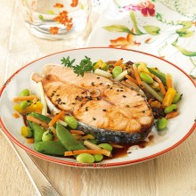 Receta de Rodajas de salmón al vapor con verduras para wok