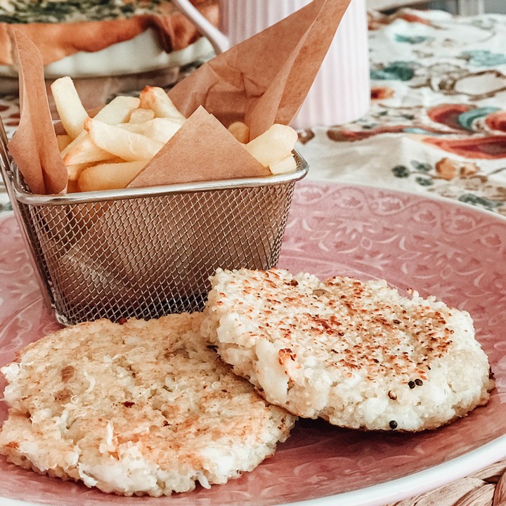 Hamburguesa de quinoa i lluç amb patates