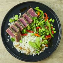 Receta de Tataki de atún con arroz y verduras